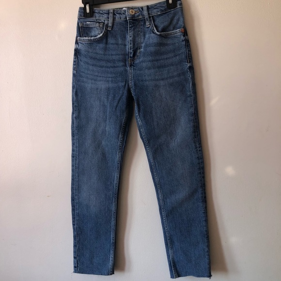 ❤️Zara High-Waisted Raw Hem Blue Jeans Size 4 - Picture 1 of 5